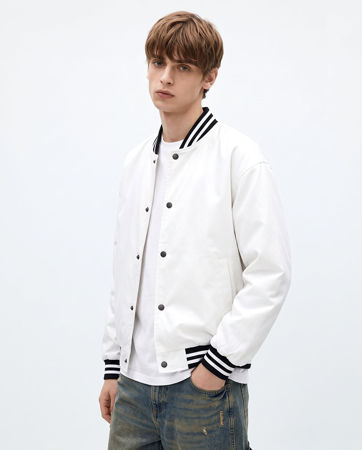 Blouson baseball blanc homme porté