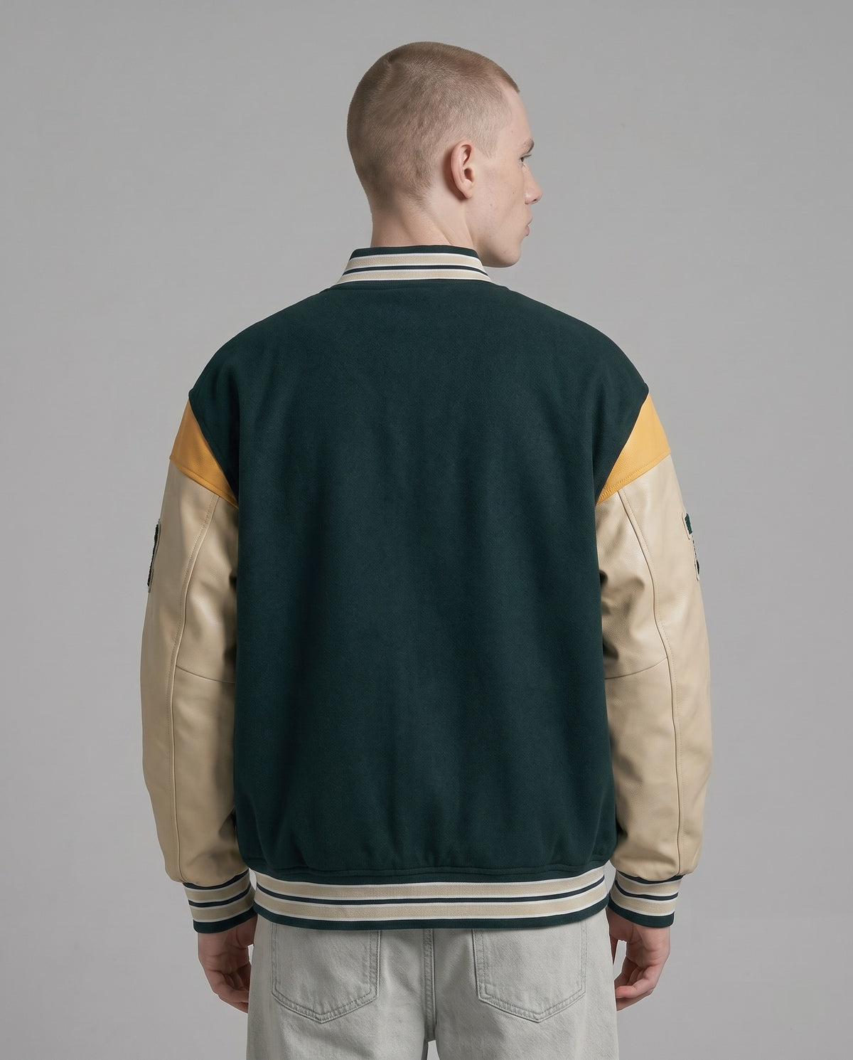 Blouson Universitaire vert vu de dos
