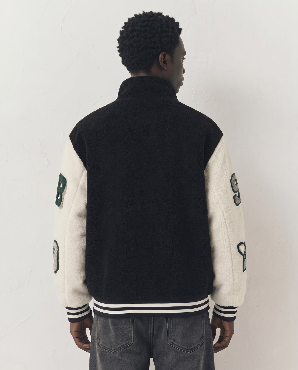 Blouson université noir vu de dos