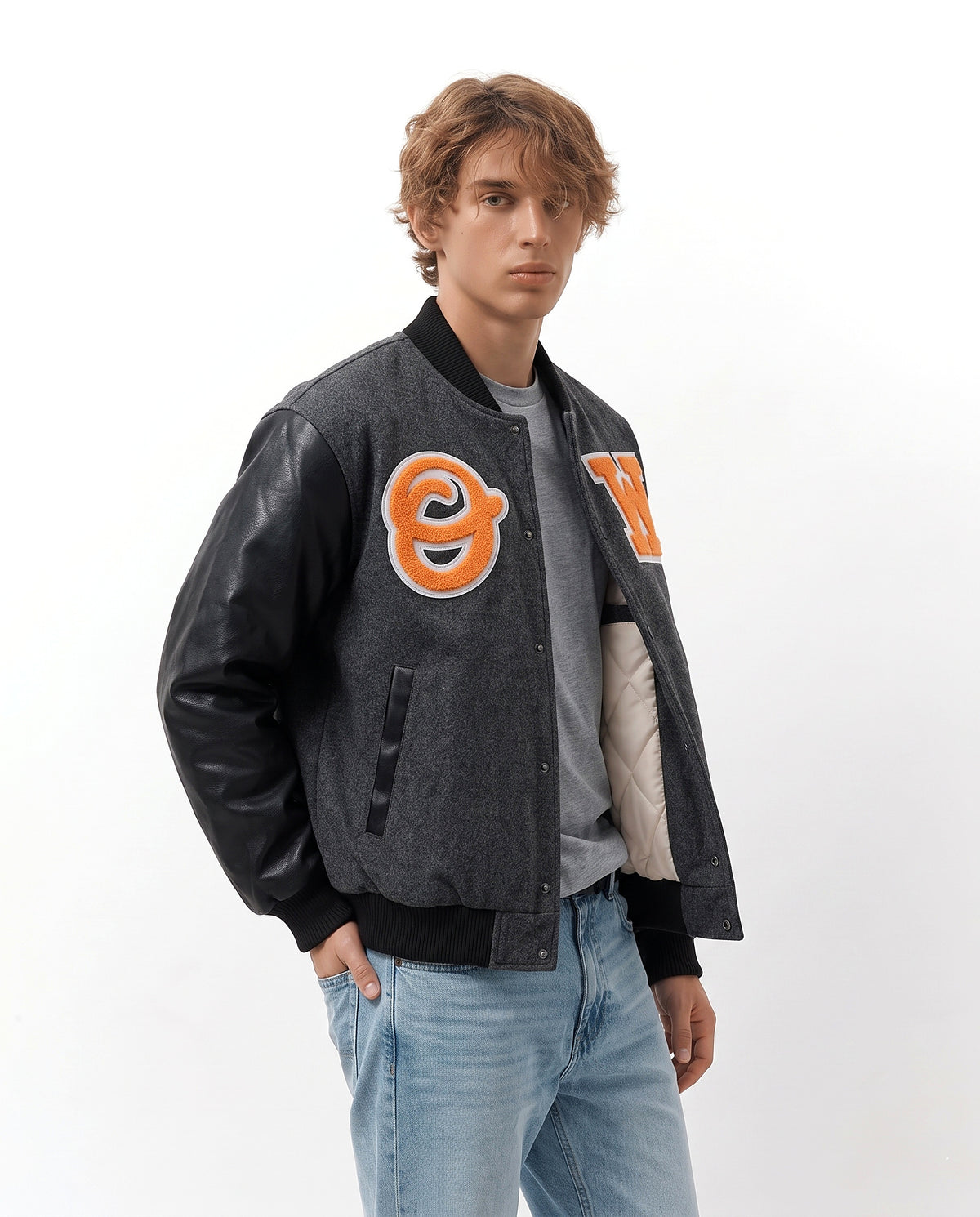 Blouson varsity gris homme porté