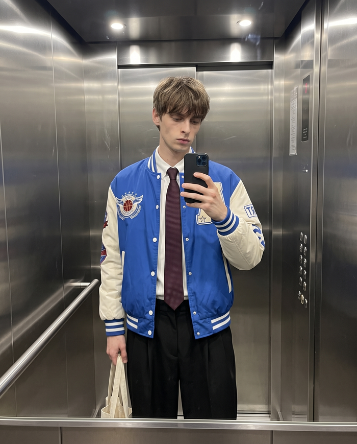 Varsity Jacket Bleu Homme – look lifestyle 3