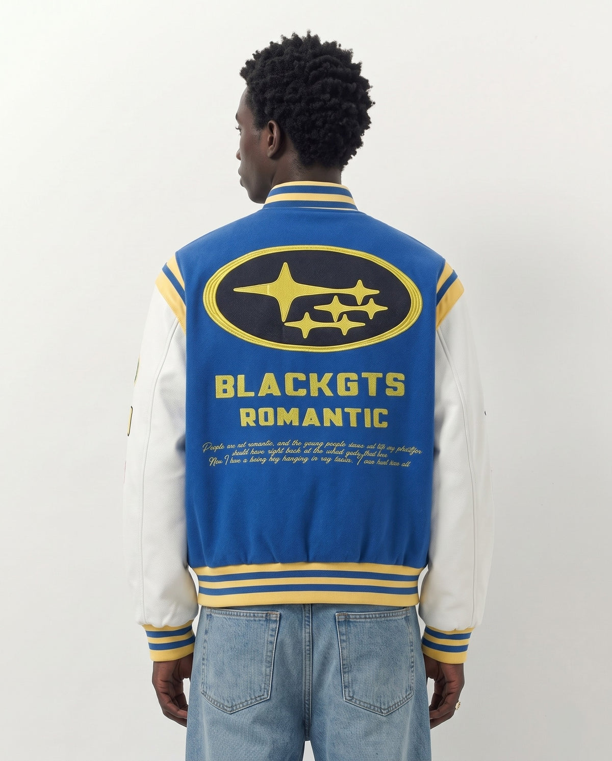 Letterman jacket bleue vue de dos avec broderie