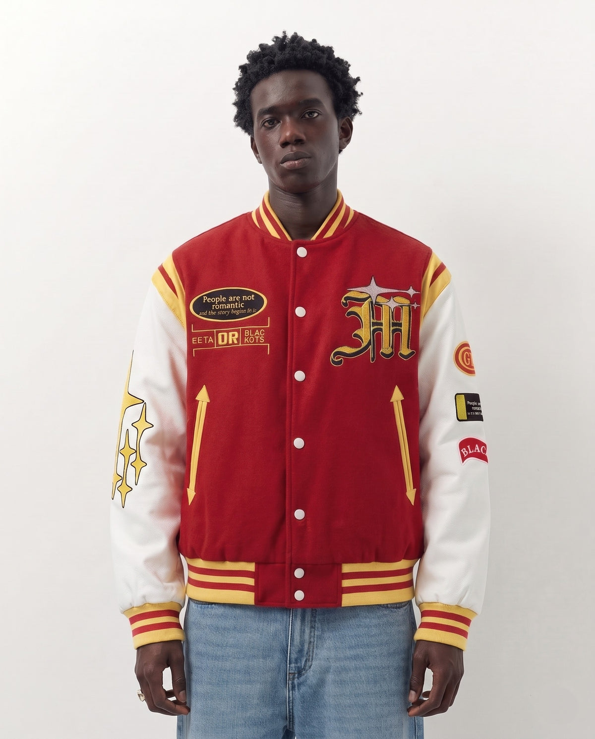 Letterman jacket rouge portée