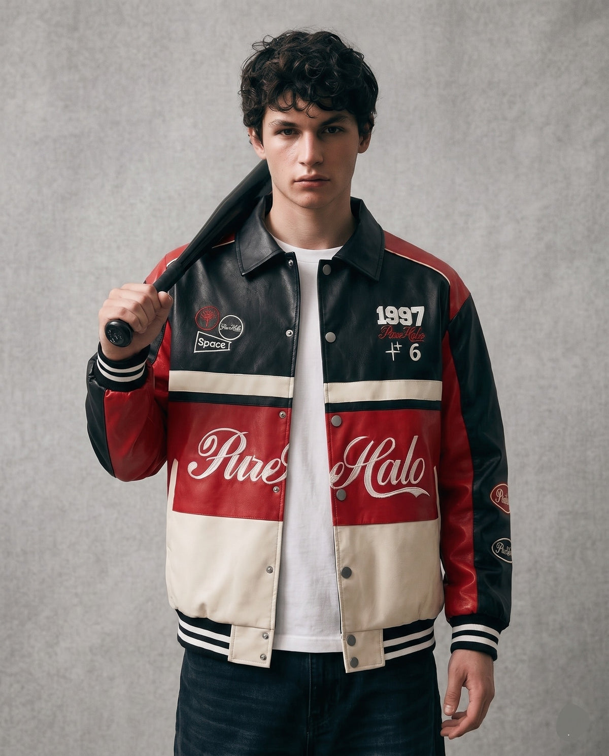 Vintage Racing Jacket rouge portée avec batte
