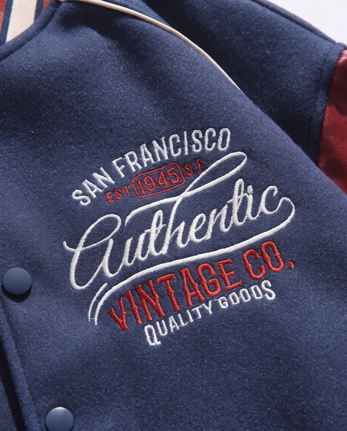 Varsity Jacket Vintage détail broderie poitrine