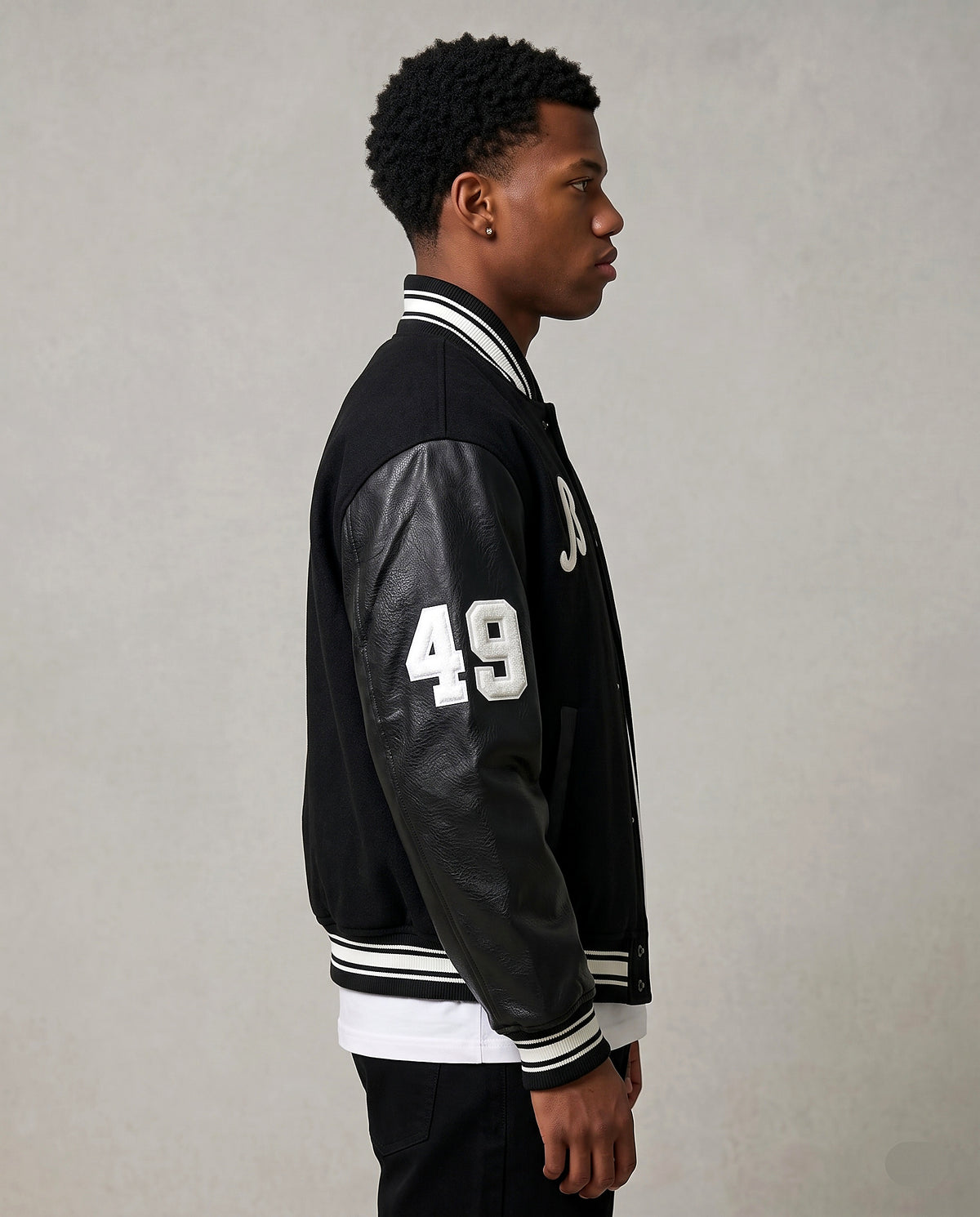 Veste baseball Boston de profil manche cuir 49