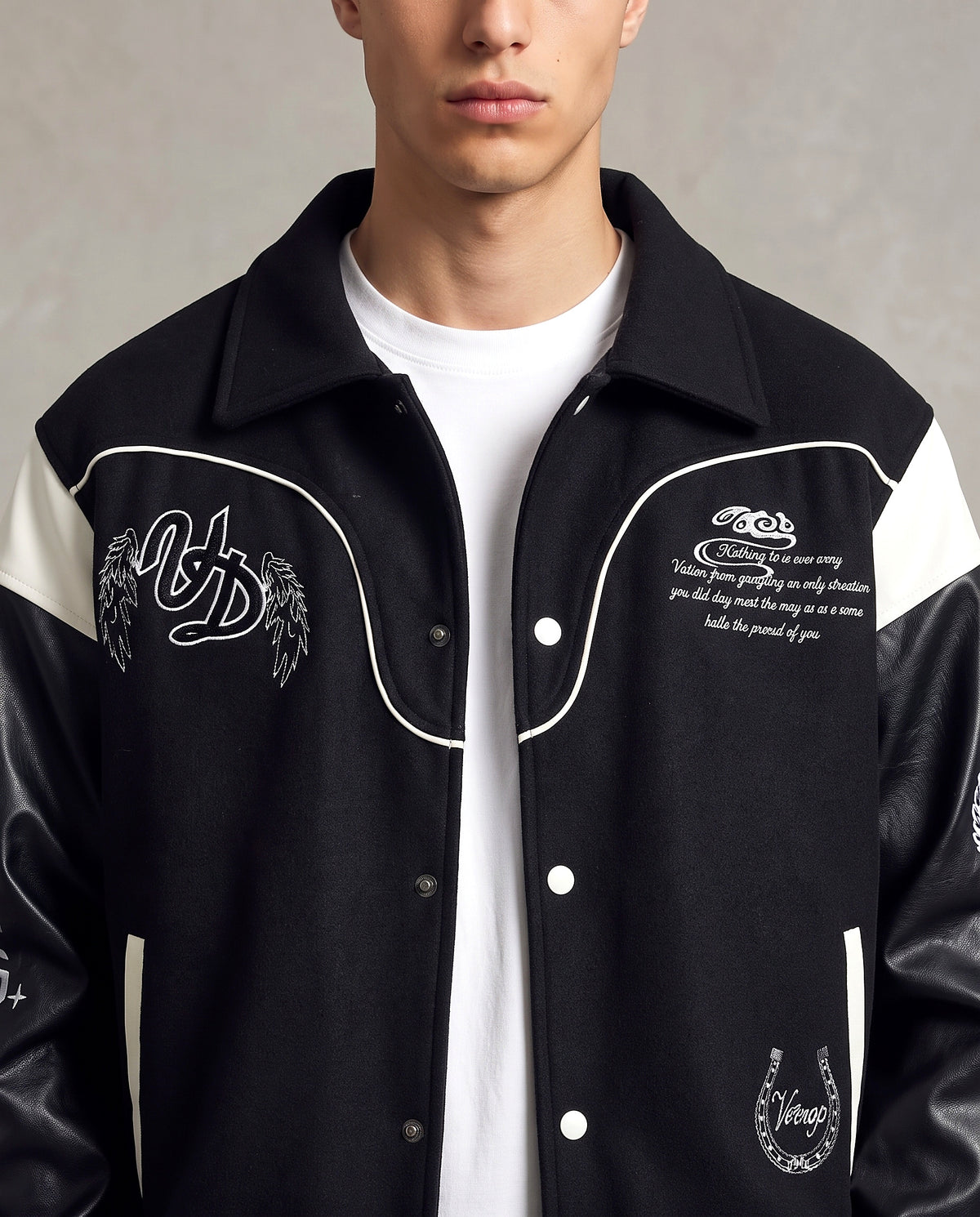 Détail broderies poitrine veste baseball oversize noire
