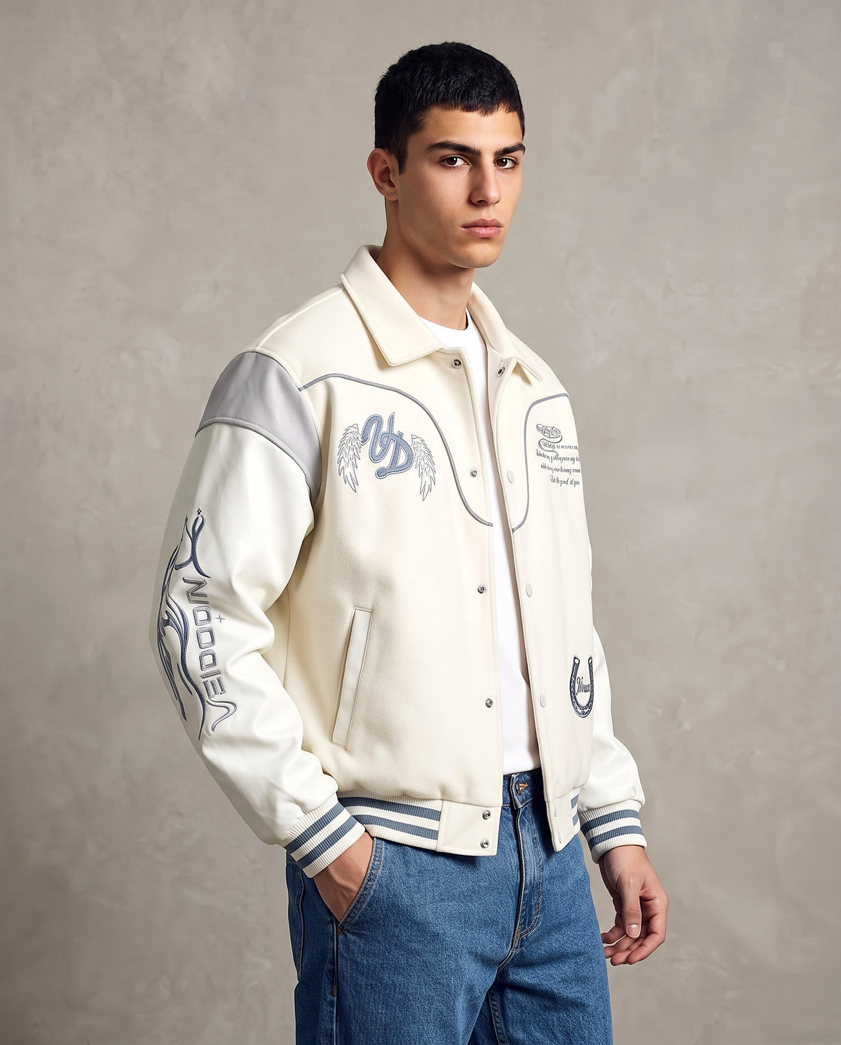 Veste baseball oversize blanche portée