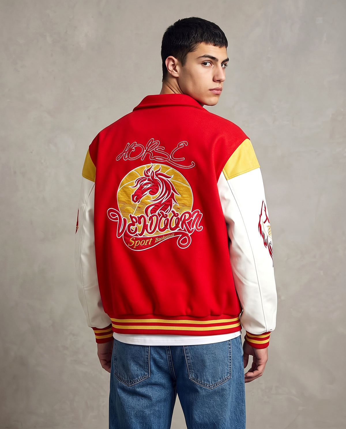 Veste baseball oversize rouge vue de dos