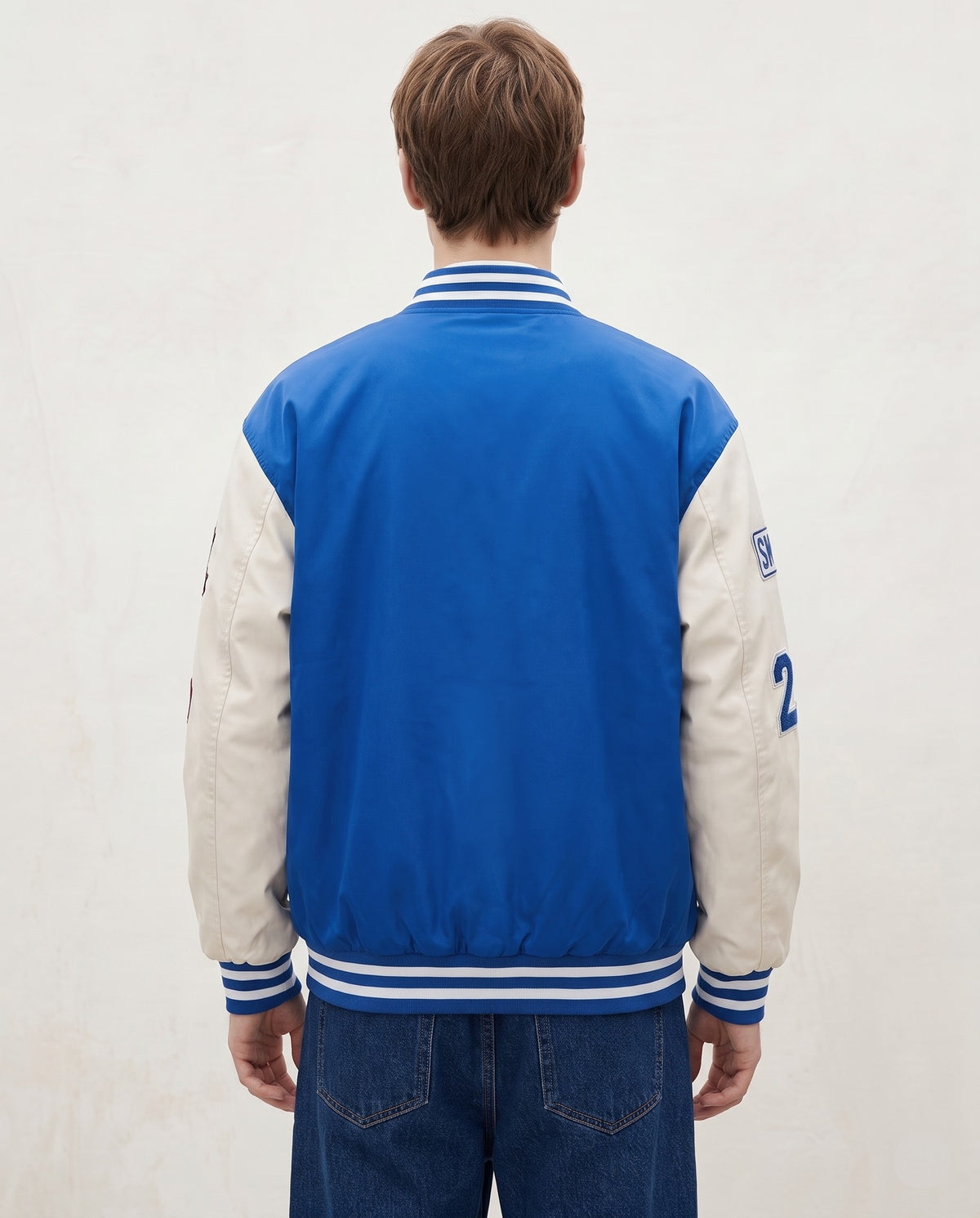 Varsity Jacket bleue vue de dos