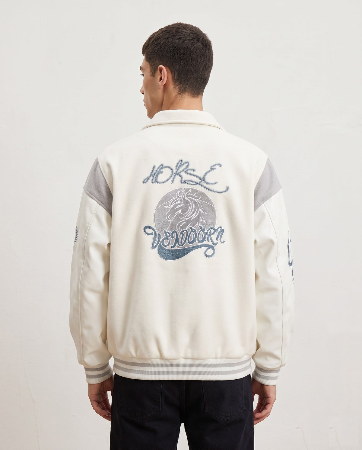 Veste teddy baseball blanche vue de dos