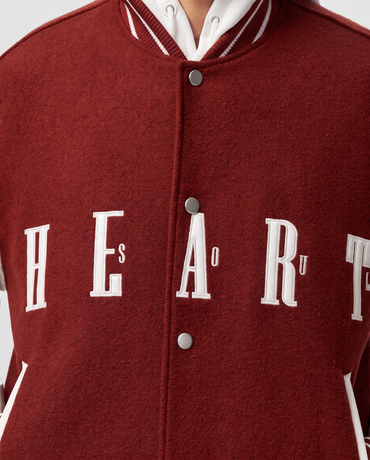 Veste Université détail du lettrage HEART