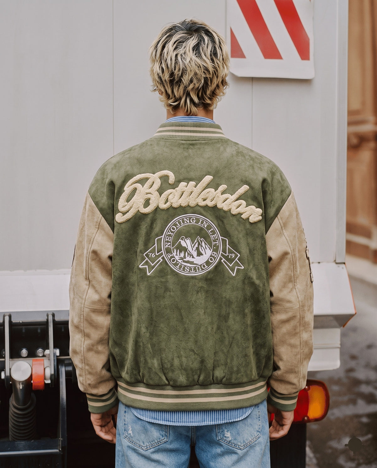 Veste université vintage vert kaki vue de dos