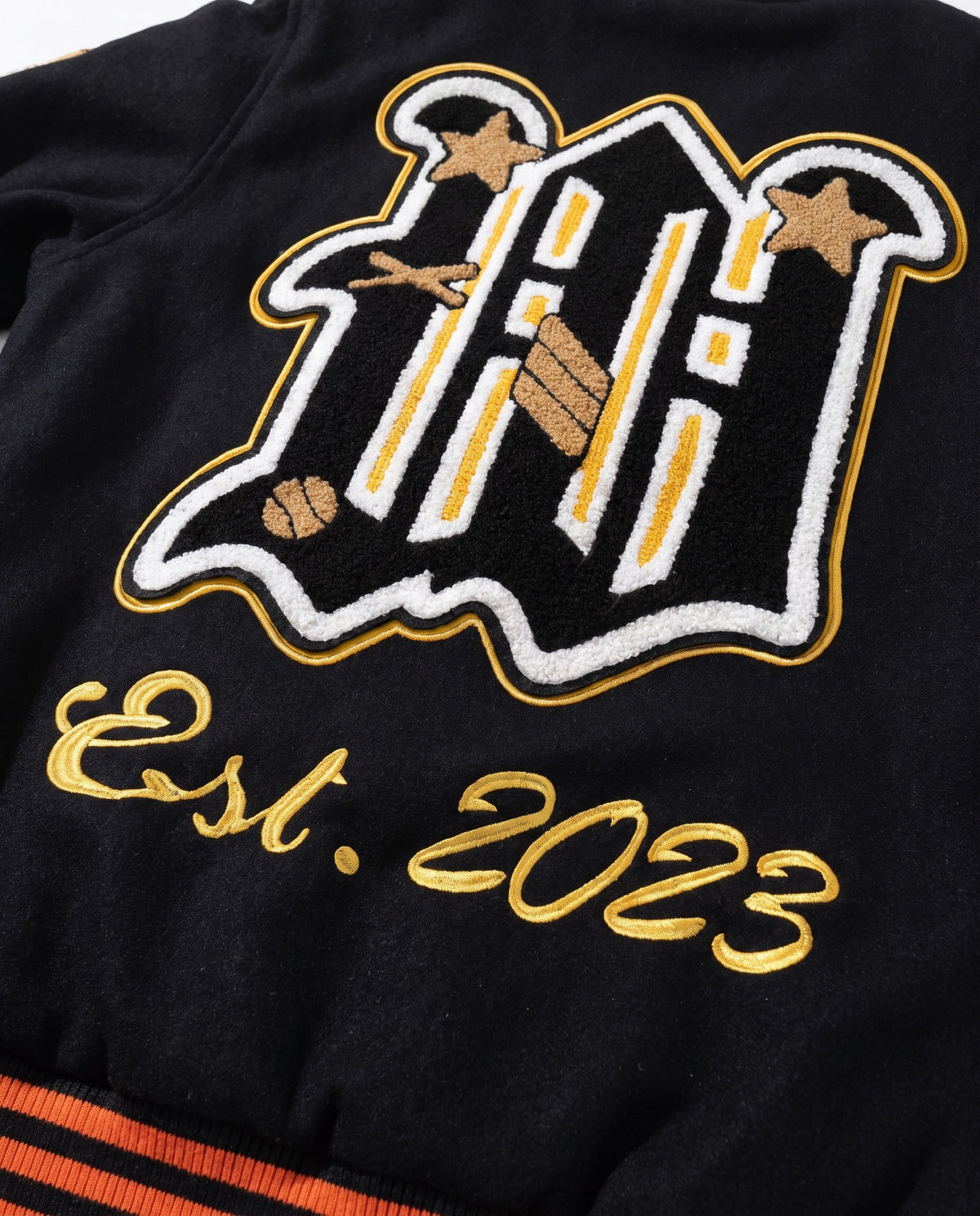 Détail de la broderie dos du blouson américain