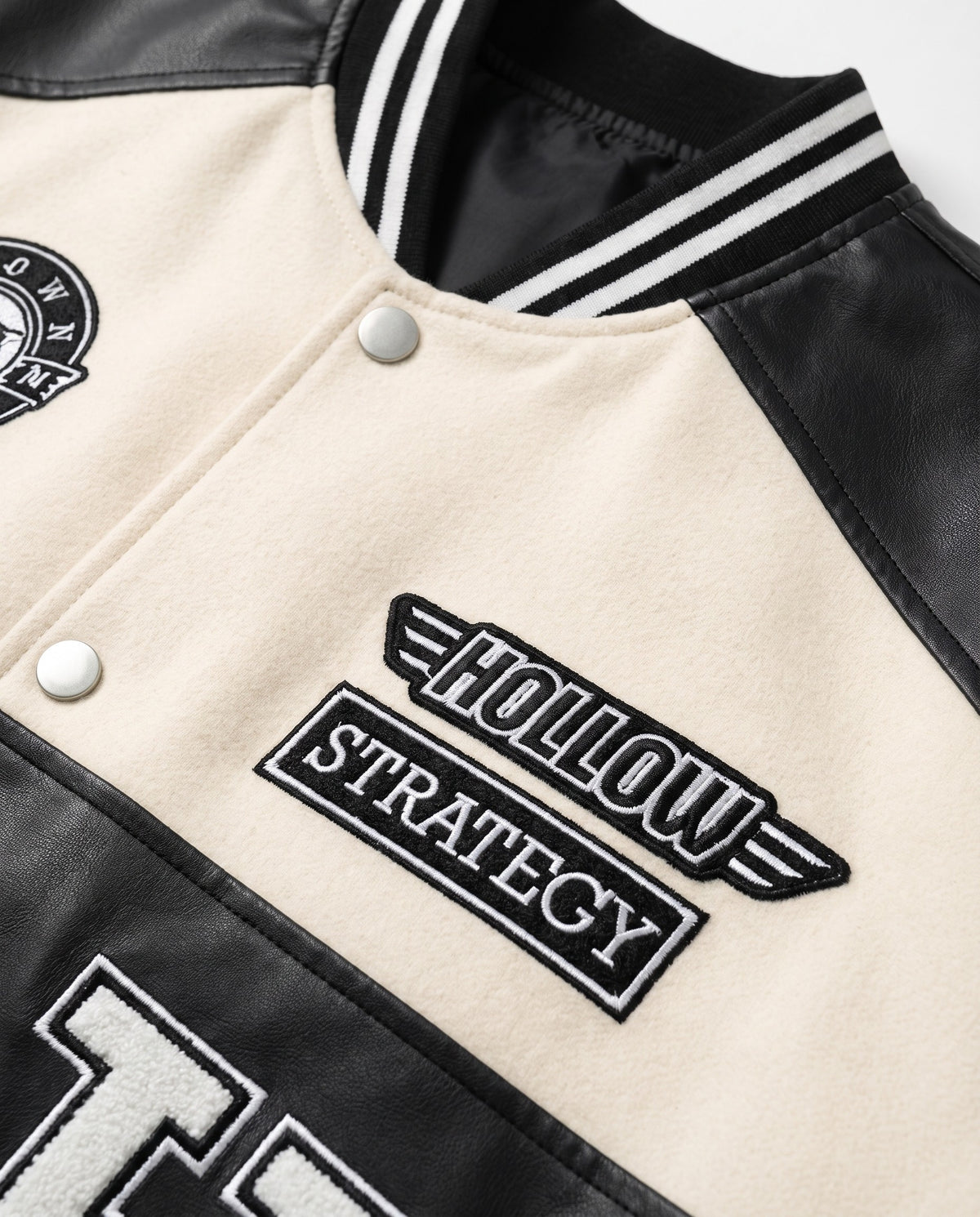 Détail des écussons du blouson football américain