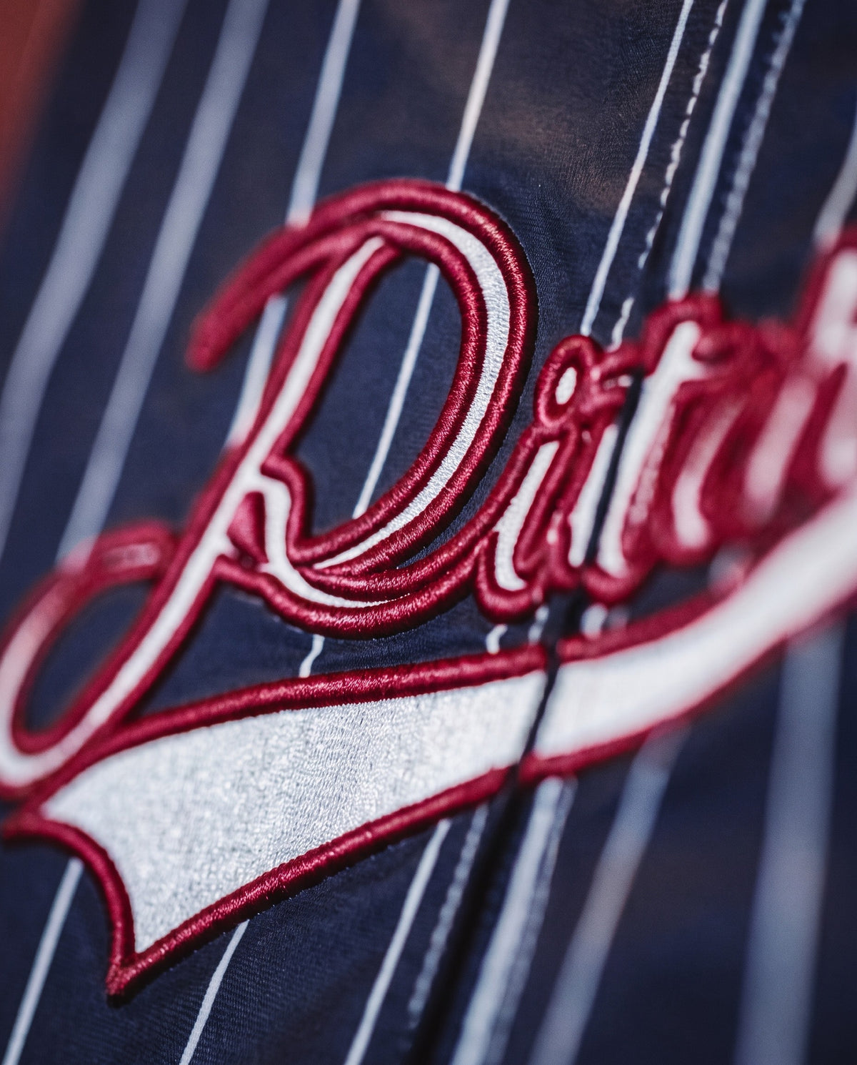 Détail de la broderie Pitcher de la veste baseball