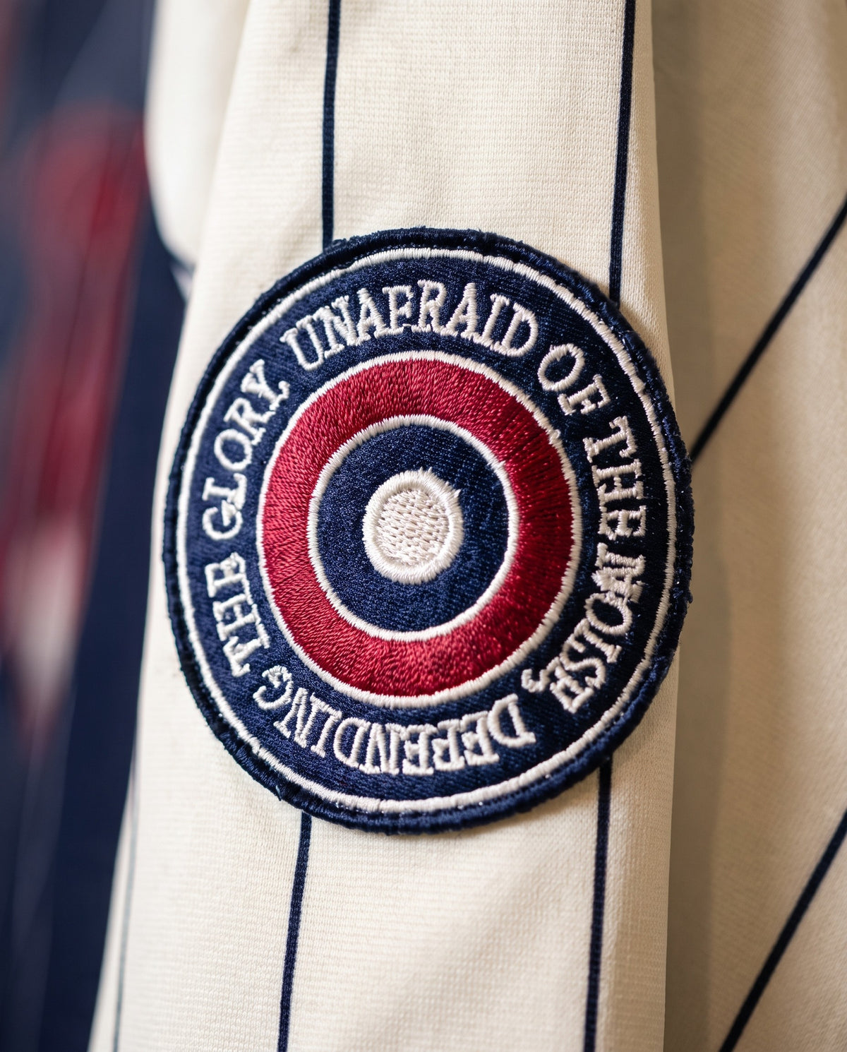 Détail de l'écusson de manche de la veste baseball
