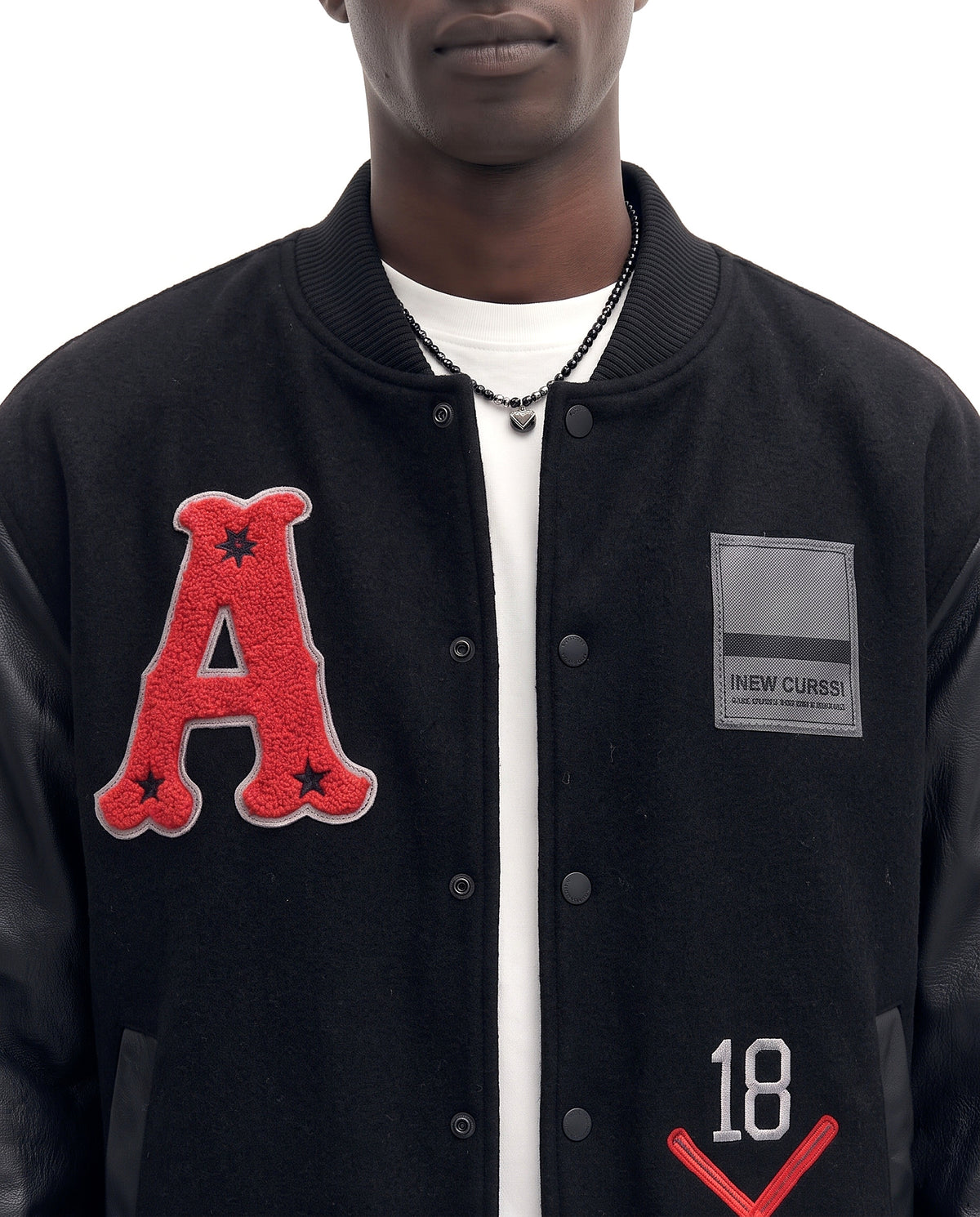 Détail lettre A chenille teddy baseball noir