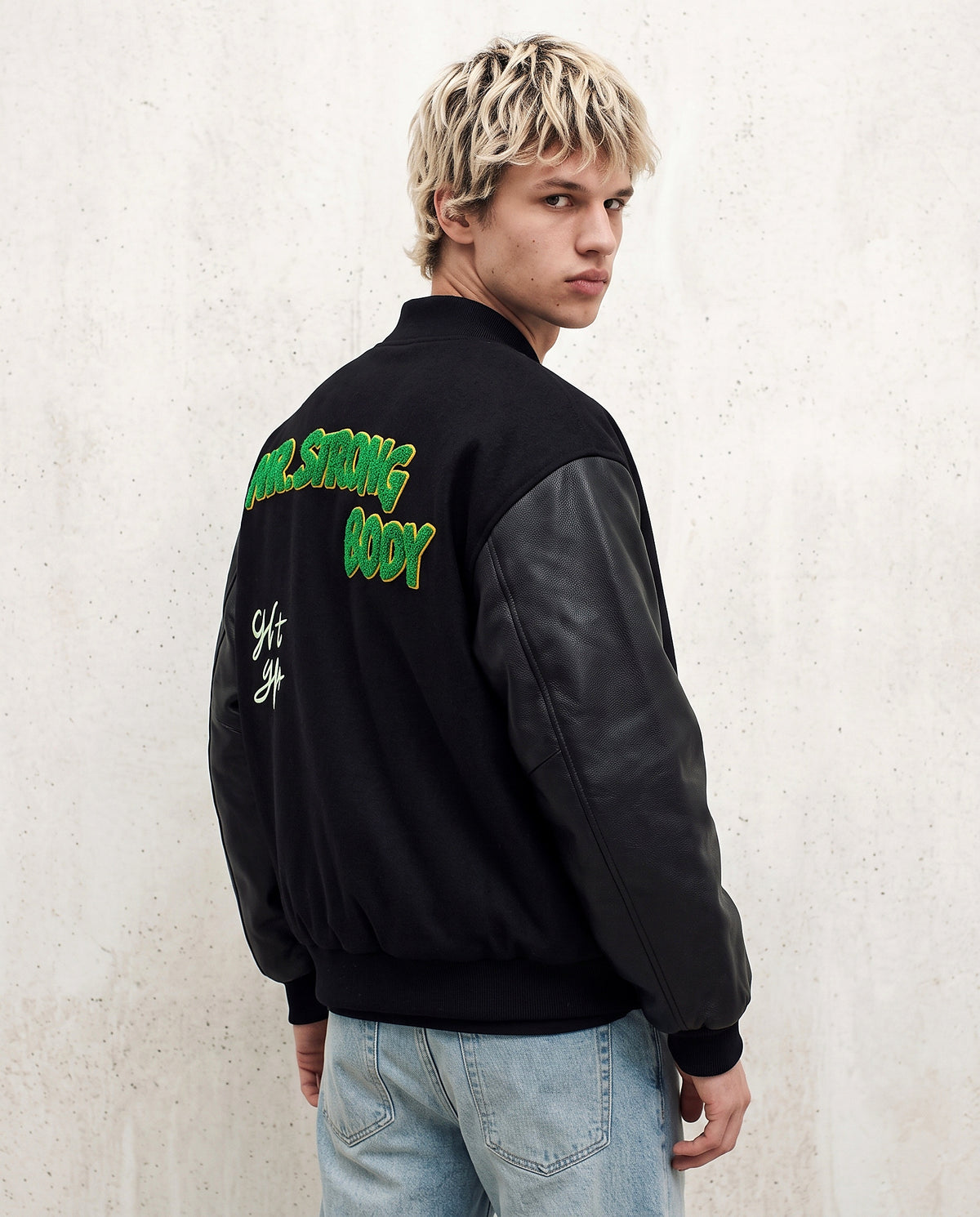 Veste américaine baseball noire vue de dos
