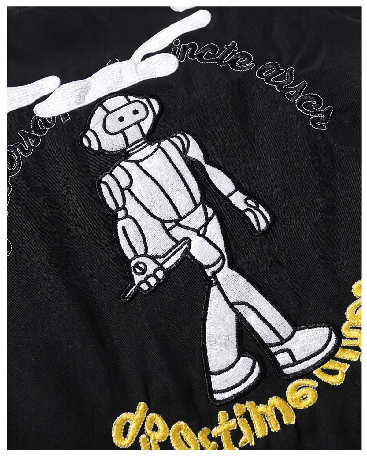 Détail de la broderie dos de la veste américaine noire