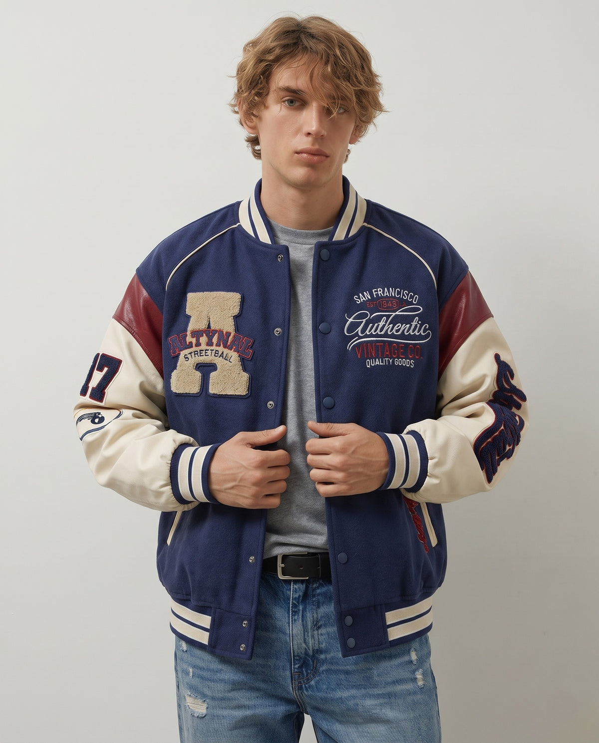 Varsity Jacket Vintage bleue portée