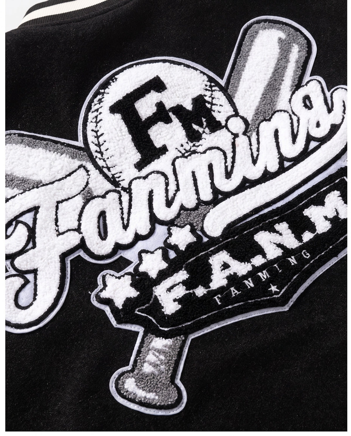 Détail de la broderie dos de la veste baseball américain