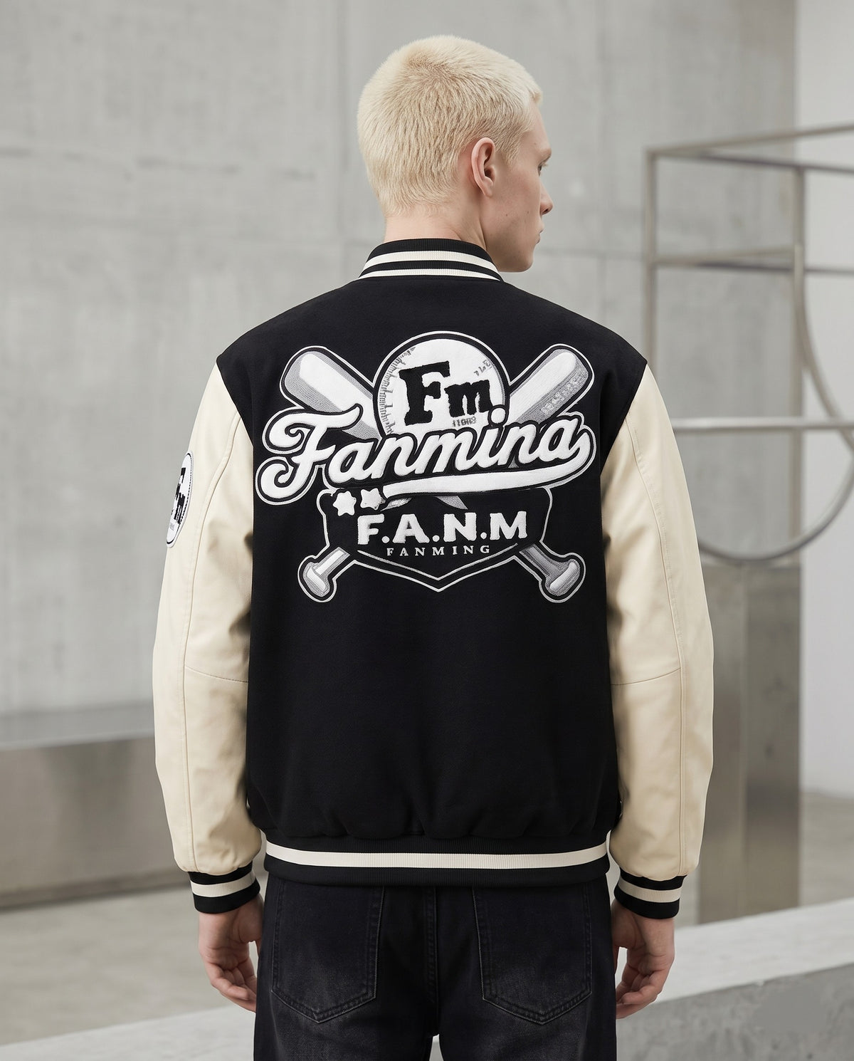 Veste baseball américain noire vue de dos