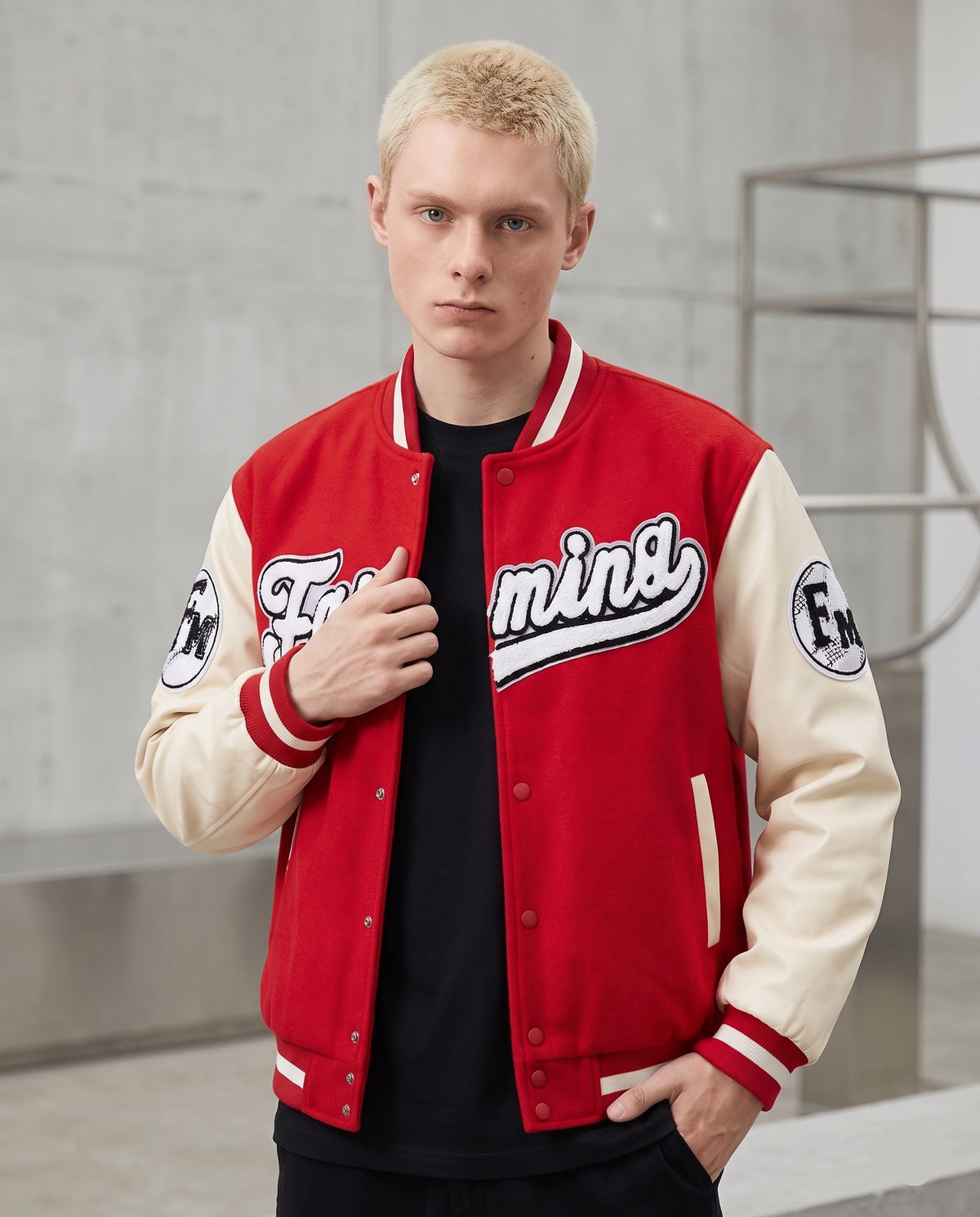 Veste baseball américain rouge portée