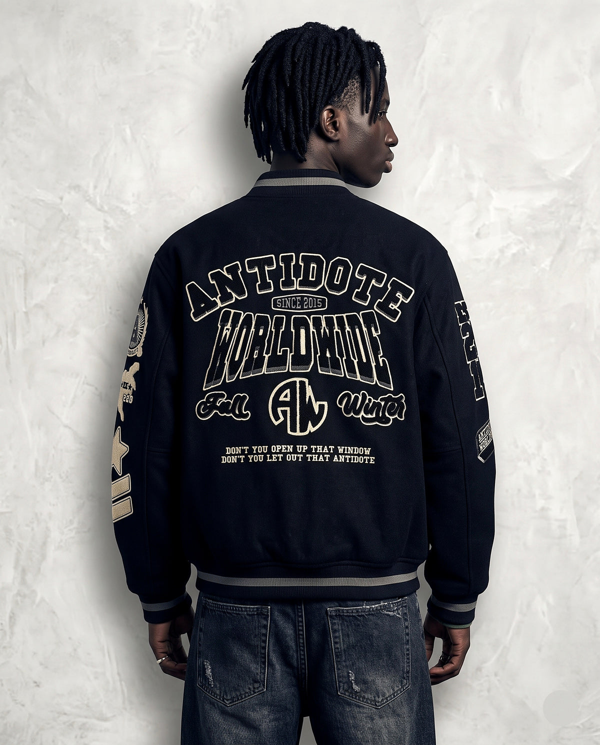 Veste baseball noir homme vue de dos broderie