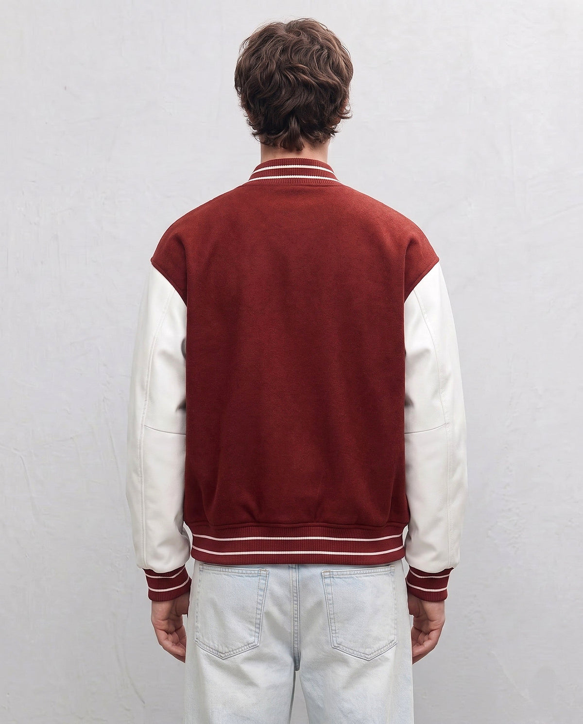 Veste baseball rouge homme vue de dos