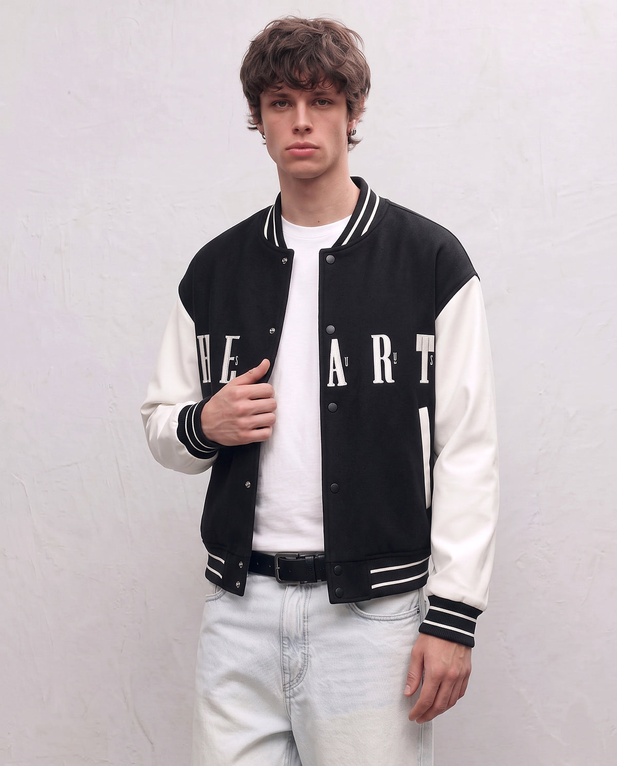 Veste baseball noire homme portée