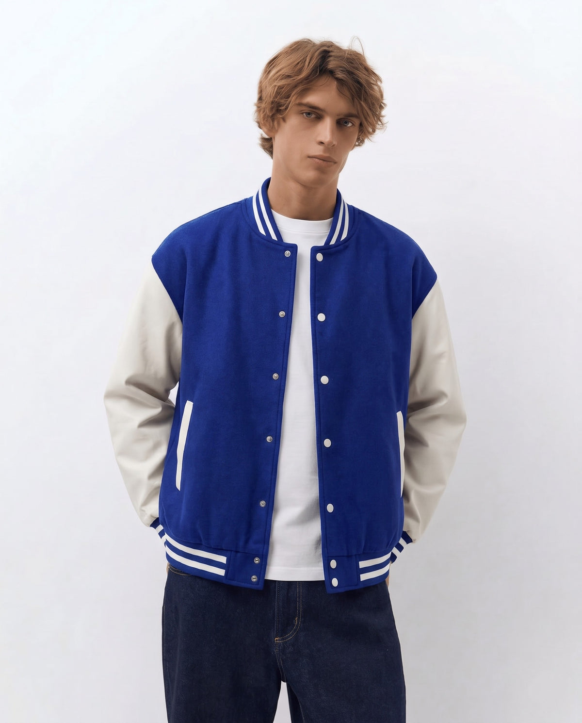 Veste de baseball homme bleue portée