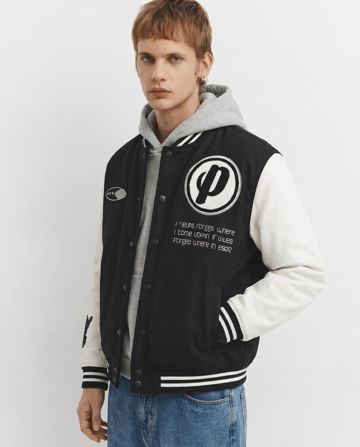 Veste football américain noire portée de trois quarts