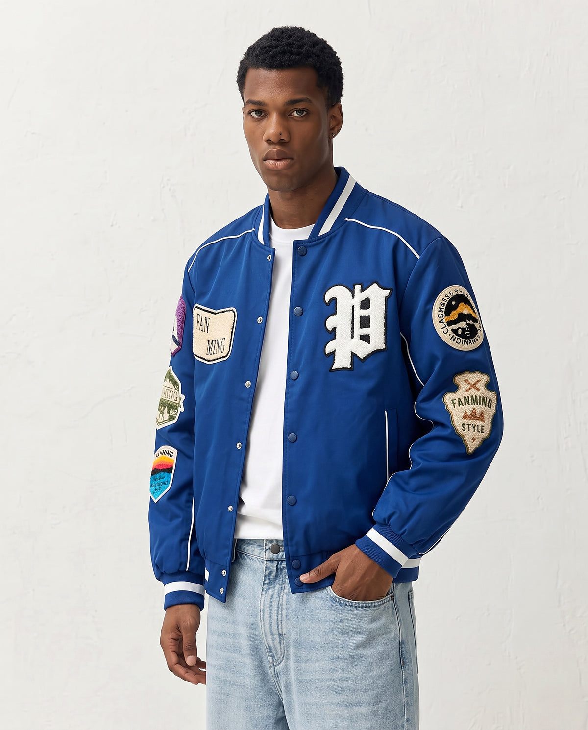Veste style baseball bleue portée