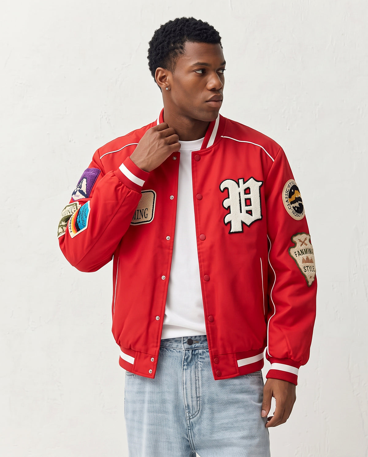 Veste style baseball rouge portée