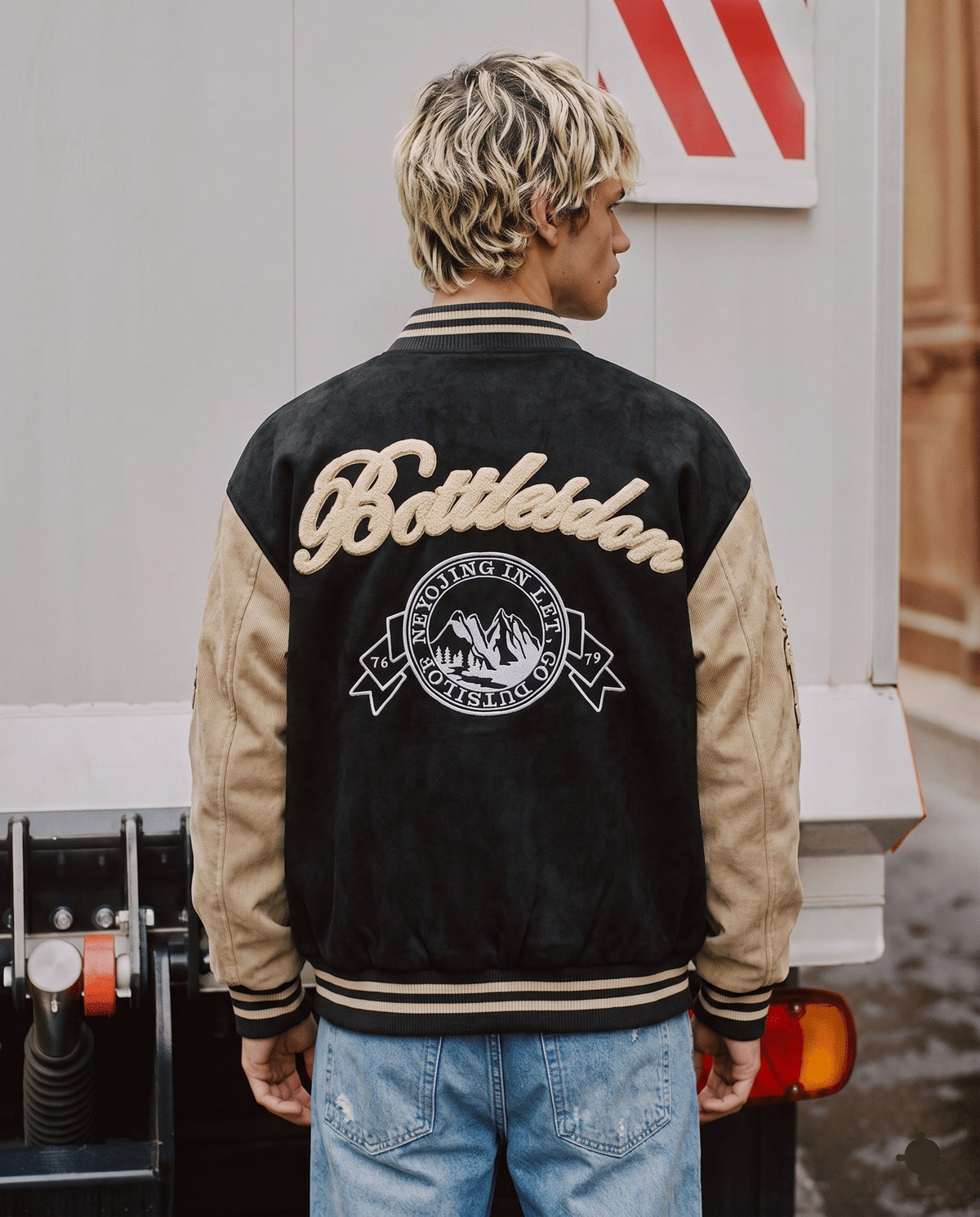 Veste université vintage noire vue de dos