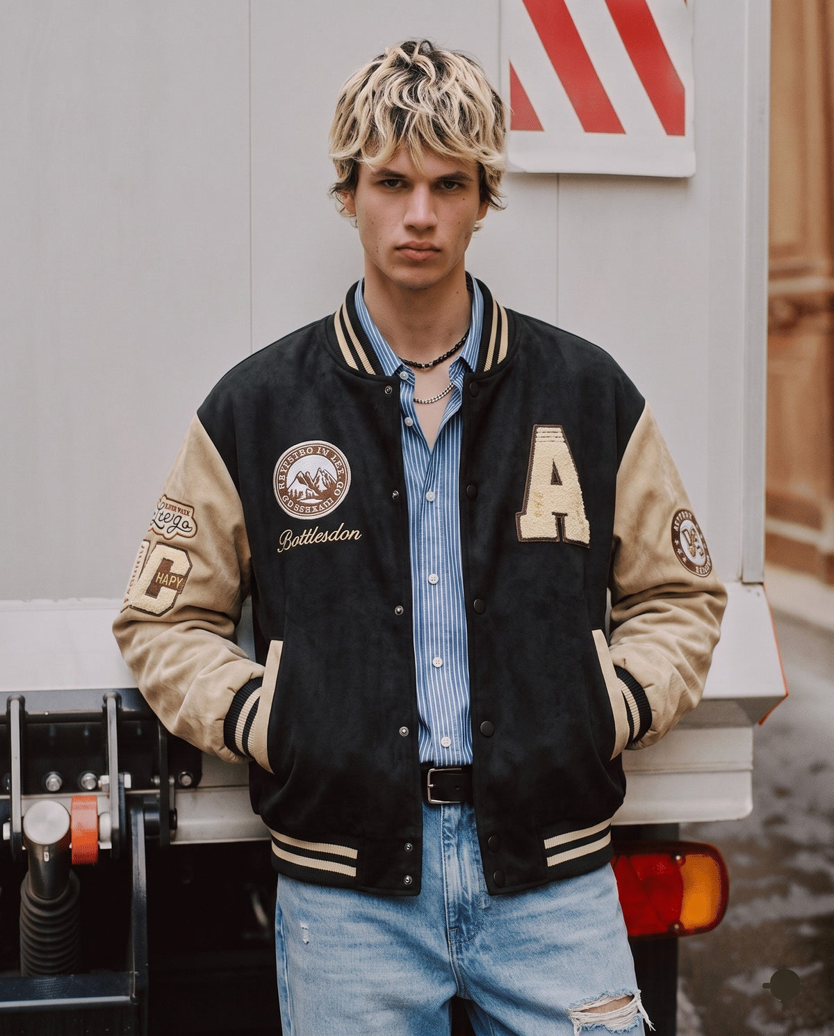 Veste université vintage noire portée